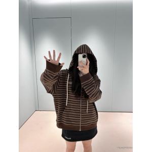 ブランド スーパー コピー 優良コート清潔感のある肌見せ愛用ブランドMIUMIU