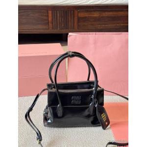 MIUMIUセンス抜群定番人気商品バッグブランド フェイク