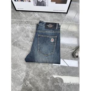 先行販売適度な光沢感がありMONCLERジーンズ偽物 ブランド