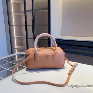 偽 ブランド 販売バッグMIUMIU視線を集めて人気急上昇中