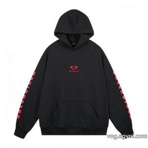 balenciagaハートロゴプリントのパーカー