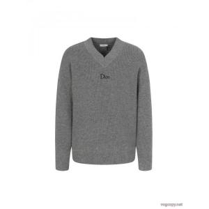 DIORアルファベットロゴVネックニット