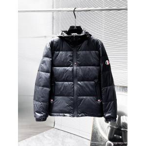 ブランド コピー 優良店MONCLER重宝するアイテム 人気セール定番 抜群な通気性ダウンジャケット