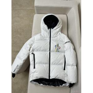 ダウンジャケット大人の色味 若々しい雰囲気 今年流スーパー コピー 販売MONCLER