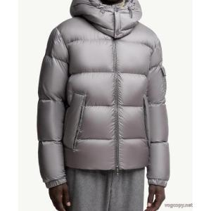 Aクラスの 新作セール ロゴが印象的ダウンジャケットスーパー コピー ブランドMONCLER