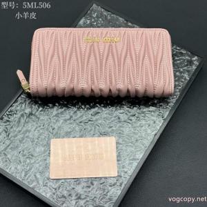 MIUMIUブランド 品 激安 通販速達EMS便 安全発送 最適なサイズ財布