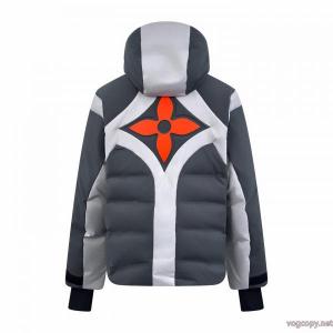 高級感の漂う逸品 素材感を引き出せるアイテム トレンド感満載ダウンジャケットLOUIS VUITTONブランド コピー 優良...