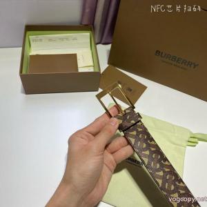 BURBERRYベルトスーパー ブランド コピー人気商品 大人可愛い主役アイテム：只限用于女人的衣服 冬の最新ファッション....