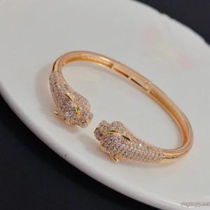CARTIER先行受注 秋冬トップス最新情報をチェック 一目置かれる26秋冬新作コピー ブランド 通販 安心ブレスレット