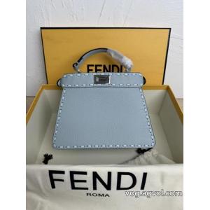 スーパー コピー 通販 優良FENDI    バッグセレブも多数愛用 韓国の人気 高級感ある..