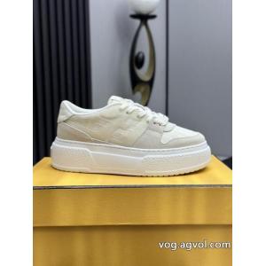 FENDI    スニーカーブランド 偽物 激安 通販高級感のあるデザイン 今季買い逃した人必見! カジュアルを一歩大人に.
