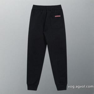 ブランド スニーカー 激安    スラックスPRADA2026年秋冬のトレンド 楽しめる1着 人気定番..