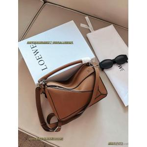 LOEWEバッグブランド アクセサリー 激安海外販売開始 安い激安人気新作 抜け感を出す