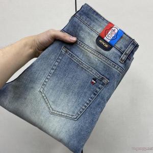 ブランド 激安MONCLER先行販売 上品な印象 トレンドを追求した新作ジーンズ
