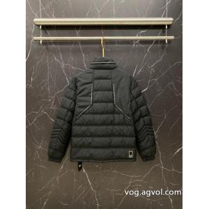 ファッション感満載！ 快適な着心地 期待値も高いアイテムブランド コピー 販売     ダウンジャケットアルマーニ..