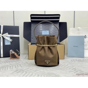PRADAスーパー コピー 通販 優良    バッグサイズ感いいの 超人気美品 完売確実.