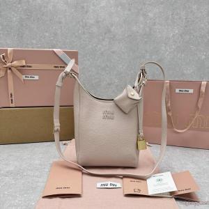 冬季流行り 超激得定番 2026冬到来新作ブランド スーパー コピー 通販MIUMIUバッグ.