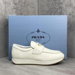 PRADA高評価！ ストリートを感じさせる ホリデー限定コピー ブランド    スニーカー.