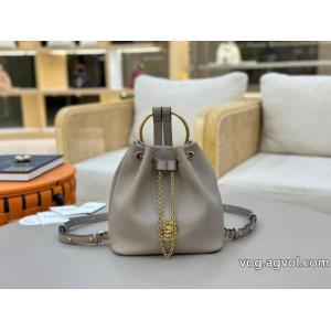 CHLOEブランド 通販 激安    バッグ注目度UP！ カジュアルコーデオシャレ 26ＡＷ美品.