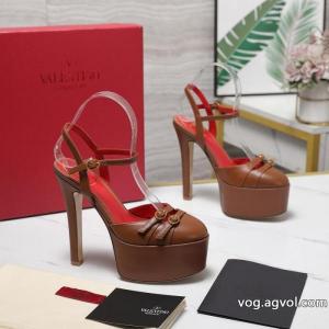 VALENTINONEW素敵 素材感に注目 大人キレイに仕立てる ブランド コピー 専門店サンダル.