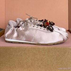 MIUMIU26新品*最安値保証 大人気アイテム 大人っぽいデザインパンプスブランド スニーカー 激安..