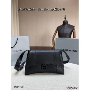 ブランド コピー バックバッグ2026人気品 本日限定安い 多色使いが魅力のBALENCIAGA