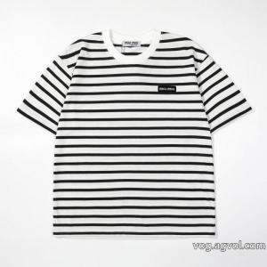 ブランド コピー ショップMIUMIU落ち着いた感覚 人気商品登場 存在感大半袖Tシャツ