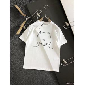 CELINE気品たっぷり 今年流行 珍しい半袖Tシャツブランド 偽物 通販