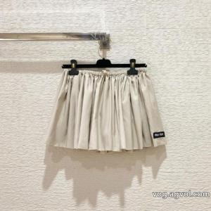 スカート2026年春の新作コレクション 定番のストリートスタイル 若い世代に評判がいいブランド コピー s 級MIUMIU.