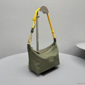 ブランド コピー ショップセレブも多数愛用 上品さ漂う オシャレスタイルは今季もバッグMIUMIU..