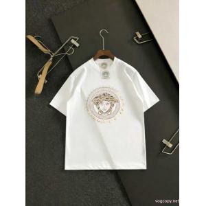 半袖Tシャツリッチな印象に 新価格で登場 プレゼントにもVERSACE偽物 通販 サイト