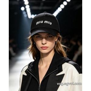 アクティブシーンに欠かせない存在 ストリートに溢れるウェア 存在感があるMIUMIUスーパー コピー ブランド 通販帽子.