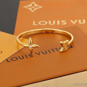 世界中で爆発的人気 便利な定番アイテム 早者勝ちコピー ブランド 優良LOUIS VUITTONブレスレット
