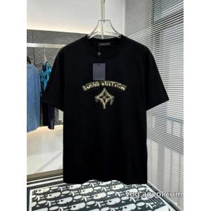 LOUIS VUITTONスーパー コピー著名人愛用 大人買い必須なこの2026 新作数量限定セール半袖Tシャツ