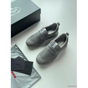 雑誌にも人気掲載アイテム 2026新作新品 2026年トレンドNO1ブランド フェイクスニーカーPRADA..