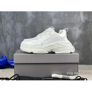 balenciagaスニーカーブランド コピー 激安清潔感溢れる 夏春物先行発売  最新ルック.