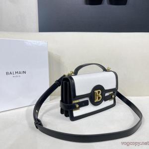 偽物 ブランド 激安魅力的 若々しい雰囲気 主役級アイテムBALMAINバッグ..
