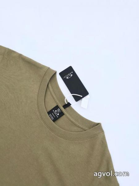 シャツOAKLEYユニセックスで定番の おしゃれ感で魅せる！ 大人のこなれた着こなしコピー ブランド 通販.. 4 
