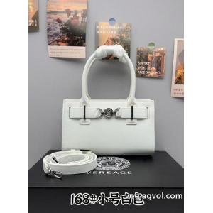 ヴェルサーチカジュアルもある絶妙な雰囲気 目を引く1着 大人気商品ブランド コピー s 級バッグ.